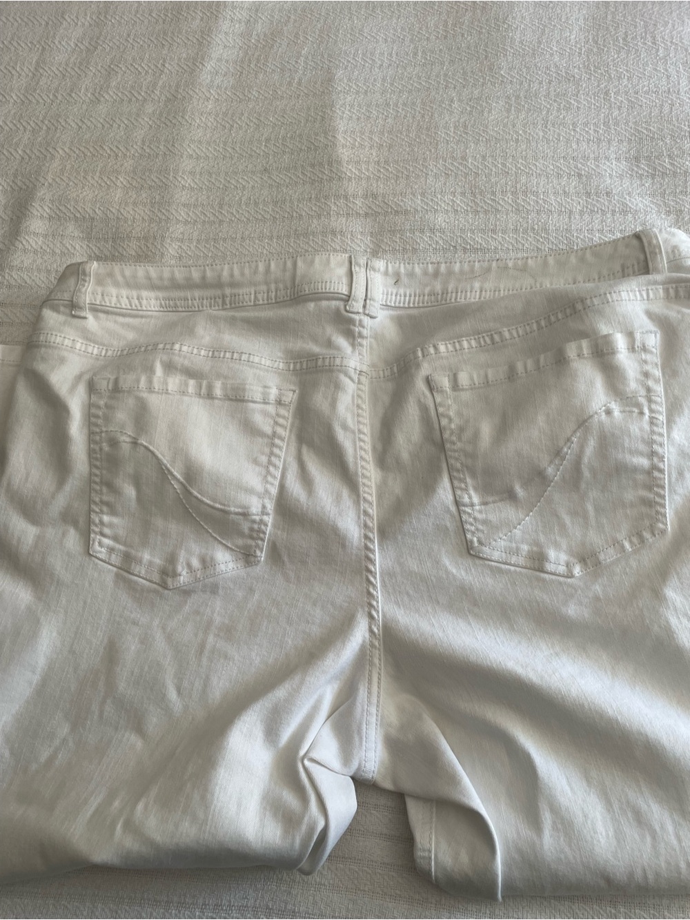 Women’s Lane Bryant White Capri Jeans -Plus Size 26W. - Picture 4 of 6